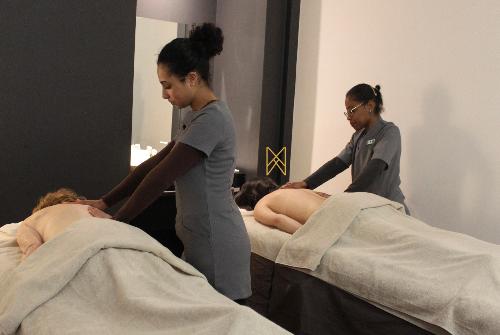 massage en couple d'un homme et une femme