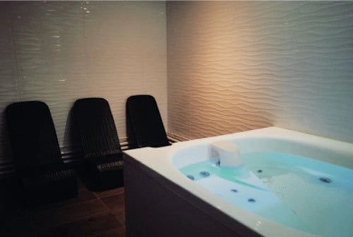 Jacuzzi privatif solo duo ou couple Spa mozaik Bordeaux