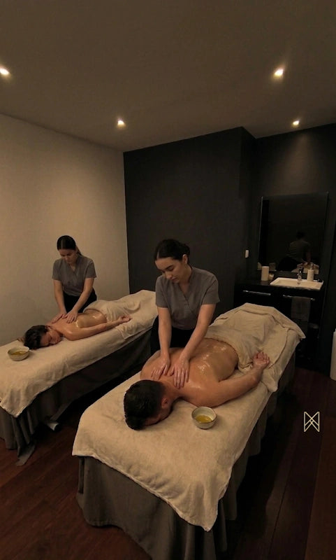 Massage ayurvédique d'un homme et d'une femme en couple Spa Mozaik Bordeaux